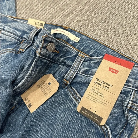 Levi's Relaxed Fit Light Blue Jeans - Picture 2 of 3